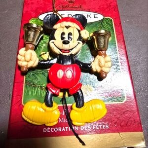 2001 Hallmark Keepsake Mickey Mouse Bell Ringing Santa Collectible ornament